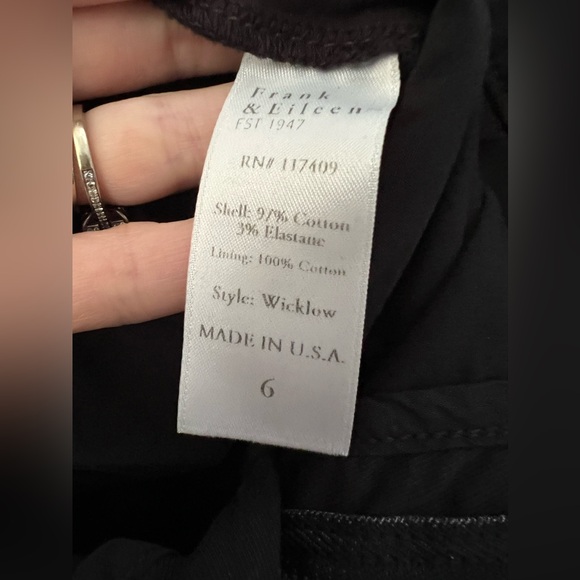 New FRANK & EILEEN Sz 6 Black Italian Performance Denim
Wicklow Crop Pants - Picture 6 of 9